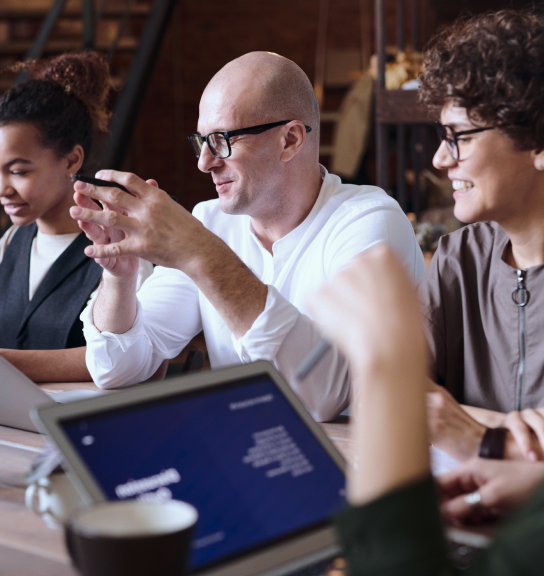 Members collaborating at a Serbian Entrepreneurs meeting